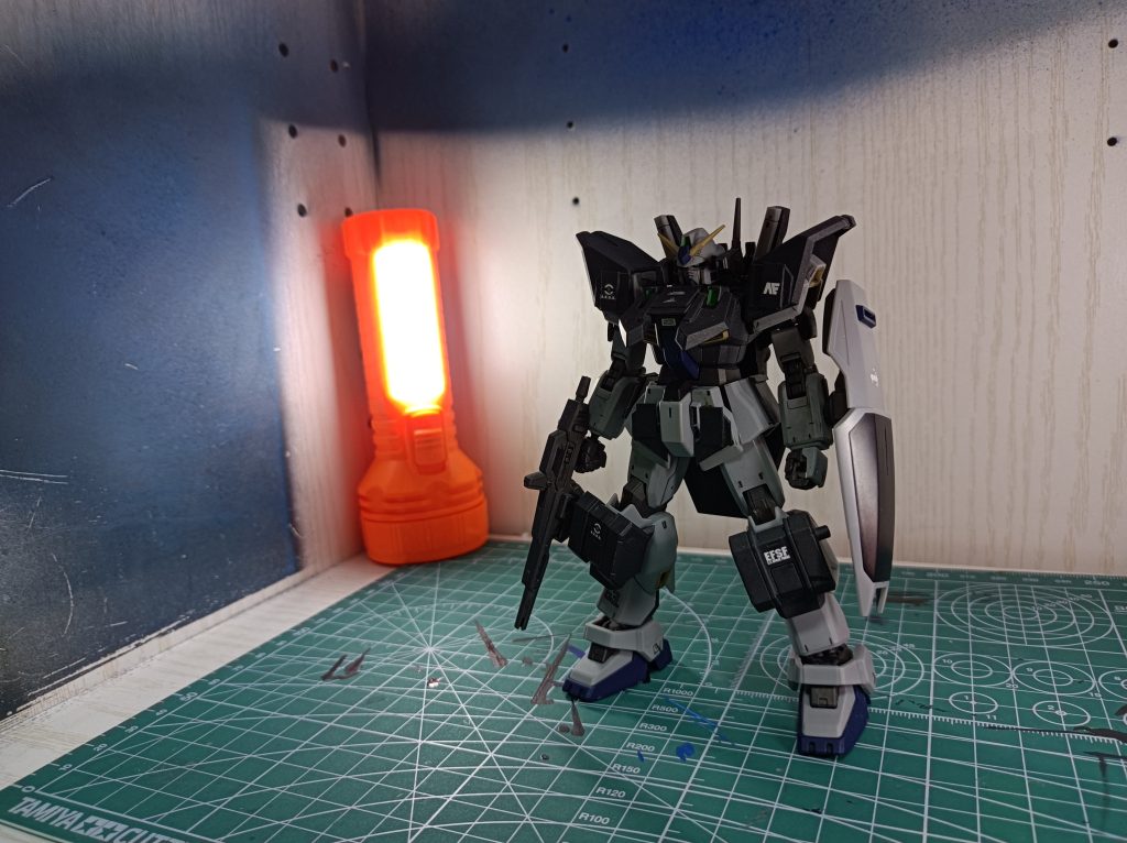 今回はプラバンを使ってパーツを自作したり、境界戦機のメイレスとかからパーツをパクったりして作りました。