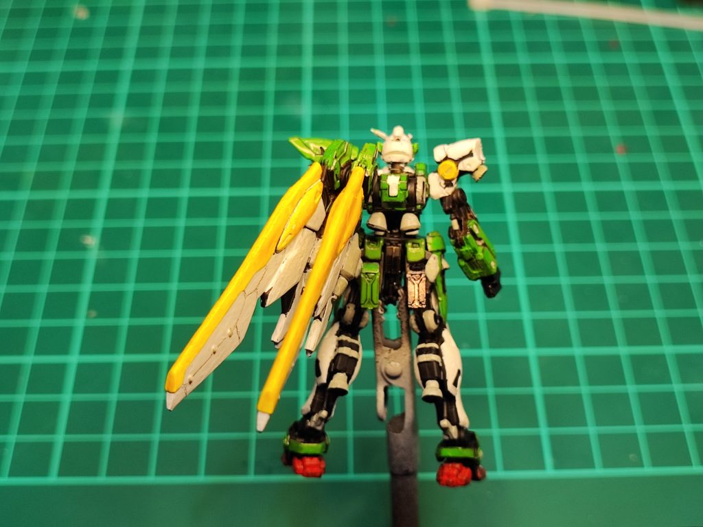 ウイングは左側基部を彫り込んで取付けてます。 