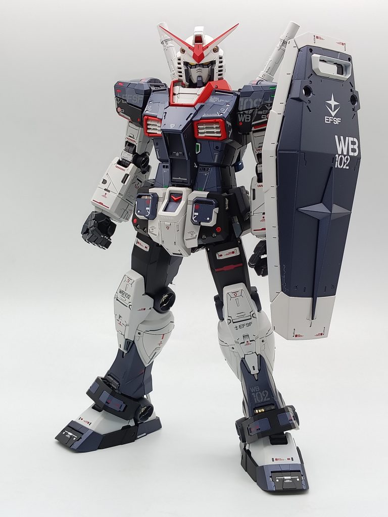 公式に寄せたポーズ。