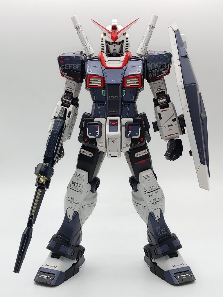 まずは正面から。　　　　　　　　　　　　　　　　クリア外装だったので、黒サフ立ち上げで塗装を行いました。