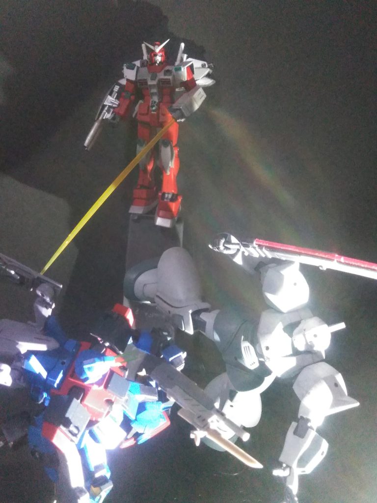 互いの「意地と命」を賭けたこの闘い❗🤔     激しく撃ち合い切り結ぶ❗😩              だが、背後に殺意が現れた・・・