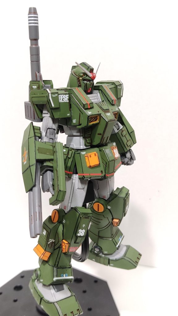 サイドショット。カッコいいですね!手が震えてエッジのラインがガタガタになってしまいました。