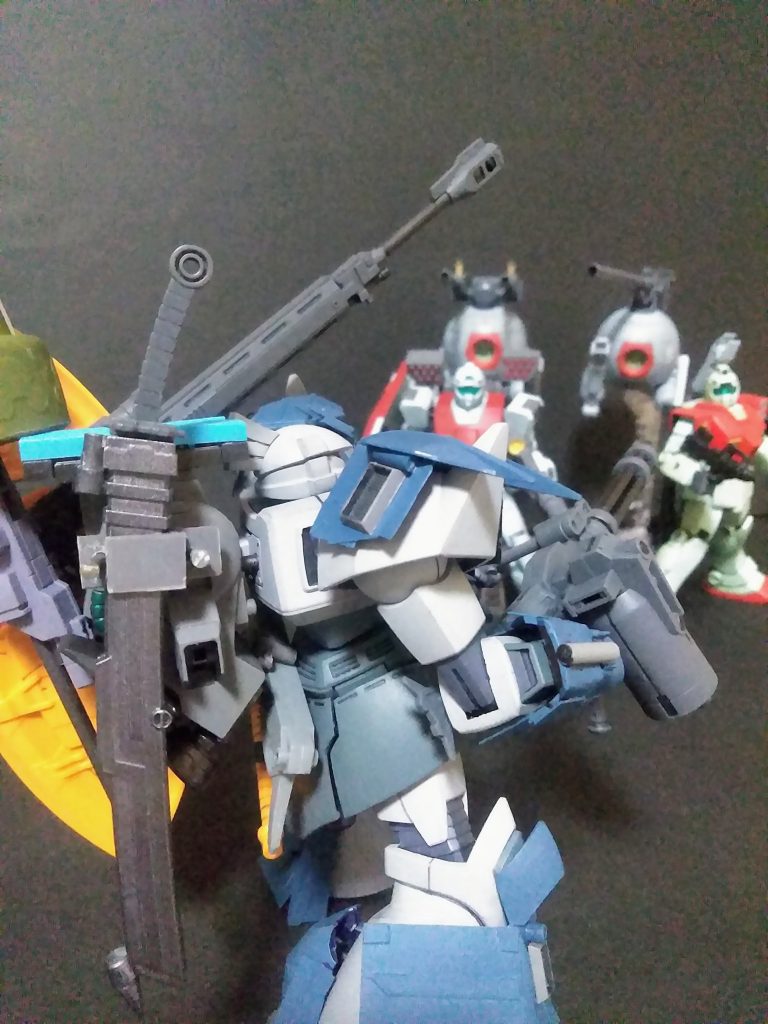 早速 群がる『名も無き連邦の兵士達』       「大口径 4 連ガトリングガン 」にて一掃です😆                彼ら「モブ戦士」のお陰で自分の投稿も       チョッとはマシに見える👀かなぁ・・・         なんて他力本願でヤッテいます 🤗              使用武器の「大口径 4 連ガトリングガン」😁                 皆様 御用達の「 30 MM謹製です❗😋」        そして何時かはヤッテみたかった               「ジオン MS フルアーマー」を実行です😍💕