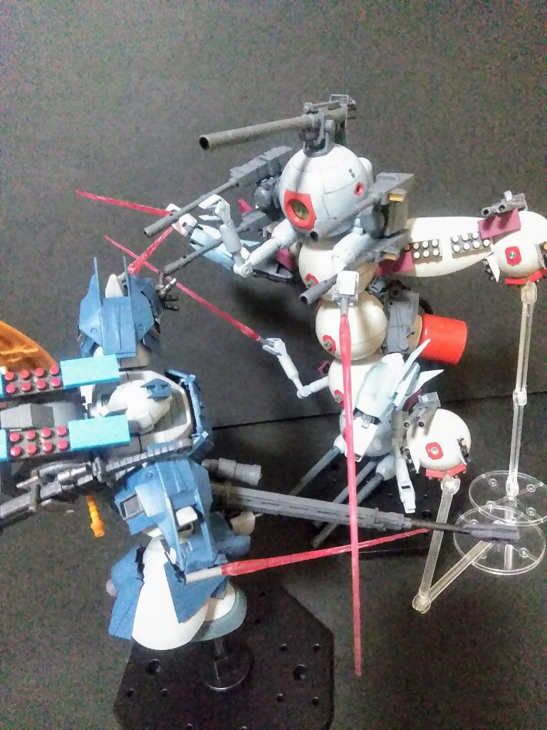 『地球連邦軍の悪意の具現化』🤣🤣🤣 『全滅決戦最終兵器 ノイエ・ボール』❗❗        デッカイ相手にゃコレだよねの           「対艦ライフル」                 MG ゲルググで味を占めた                                 「ビームトンファー × 2 」          最早 常識 「DSO BLK プロジェクト」                   「バックパック設置 D式 8 連装ミサイル × 2 」        これらを駆使して爆沈です 😤         「DSO BLK プロジェクト」は語るまでも在りませんね 🤗 「ike_k5氏」には御世話に        成りっぱなしです😔             記憶に新しいと存じますが         敬愛する「徳光先生の機体」が        造れて(ナンちゃってだけど)嬉しかったです🎵😍🎵