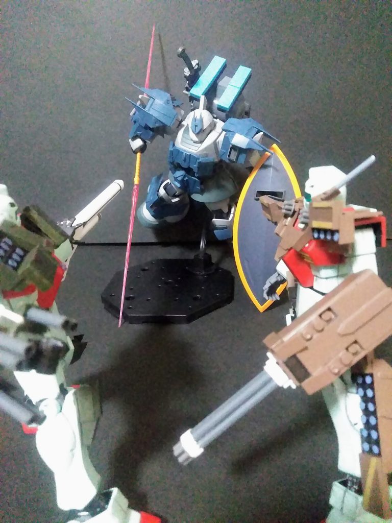 生き残る為には攻めないと❗        躊躇する『《打威爪》所属小隊』に         斬り込むぞ❗❗            デフォルト装備の                   「ビーム ナギナタ」 (気持ちアレンジ ver,)                  「専用シールド」 (ほんと、出番が無いんだよ) ゲルググのアイデンティティを忘れちゃ      イケナイ❗❗😤        「DSO BLK プロジェクト」の有効使用方法ってナンだろう❓🤔                 ・・・から編成された部隊です😊        尤も「UP主のピンクのお花咲き乱れる脳細胞」ではこの辺りが無難でしょう😭              再三に成りますが 「ike_k5氏」より      「パクりOK👍」を頂戴しているので         ご活用下さっても問題在りません🤗