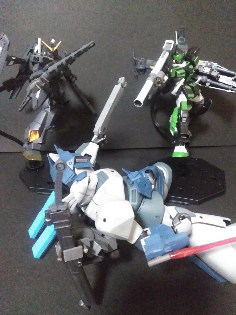 「ボスオンパレード」の状況を掻い潜り     連邦の勢力圏より出られるかというその時に『ダディズ プリーチ小隊』          《セシリス・ライオット少尉》                   《クロマ・クコイツガ中尉》             が立ち塞がった❗             執拗な攻撃に「大ピンチ❗❗」 😲😭