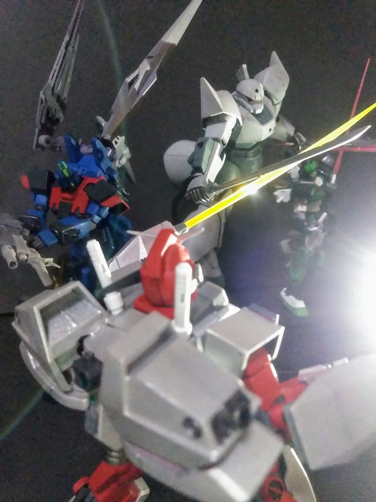 降って湧いた新たな脅威❗              未知のマシーンから感じるこの気配           人のモノではないようだ絶望の未来を察してか示し合わせた訳でなく同時に二人は「恐怖」に向かって挑むのだった