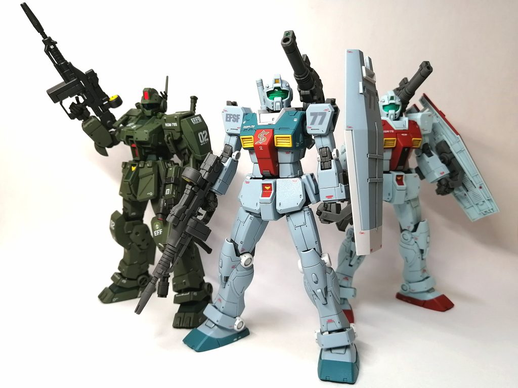 ジム３兄弟。先に作ったスレッガージムとジム・スパルタンといっしょに。V作戦みたいな感じで撮ってみました😆最後まで見ていただき、ありがとうございます😸