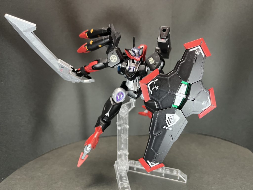 ガンダムビルドダイバーズ Re:RISEよりイヴを失い憎しみに駆られたクガ・ヒロトがスローネ・イヴ(過去作品)に続いて用意した機体。スローネ単独では困難なミッション時に随伴させる無人機体。DはDifense(防御)、Dsposable (使い捨て)、Decoy(おとり)といくつか意味が込められており、前衛サポート、スローネの緊急時の盾や囮として運用される。