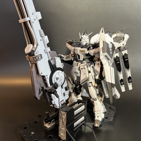 Hi-νガンダム　ハイパーメガバズーカランチャー装備