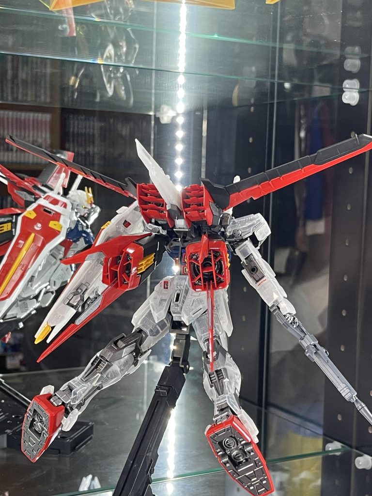 後面のクリア度合いはこんな感じ。あえて雑に塗ったためグラデーションを発揮してくれました💡フレームの色はライトガンメタル。一番くじ補正で元がガンメタっぽくなってるところをさらに強調させました。