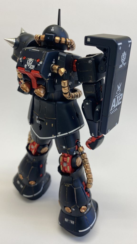 内部フレームはガイアノーツのサフからスターブライトシルバー、プレミアレッドで仕上げました。金色部分はガイアノーツのサフからEXブラックを下地に吹きパールカッパーと最後にツヤありクリアで仕上げました。