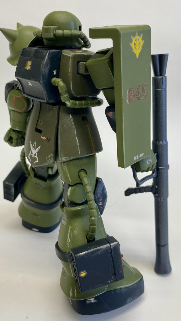 ウェザリングはデザインナイフで削り下地のシルバーを出しました。タミヤのウェザリングマスターも使用しました。