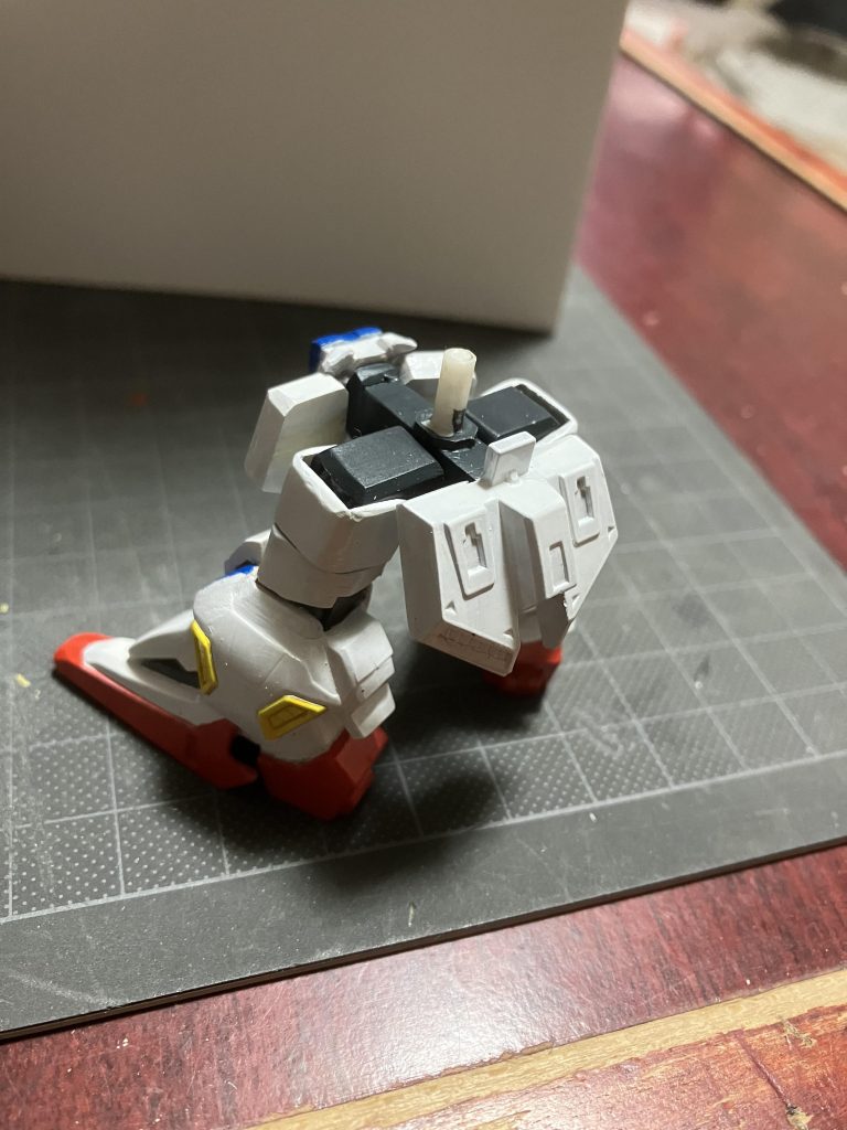 色々可動します。膝は、2〜3度ぐらいしか曲がりませんです。