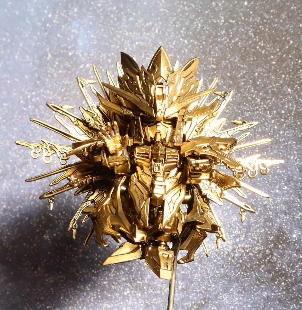 目は、黒いシールをカッターで切り取り、作成。