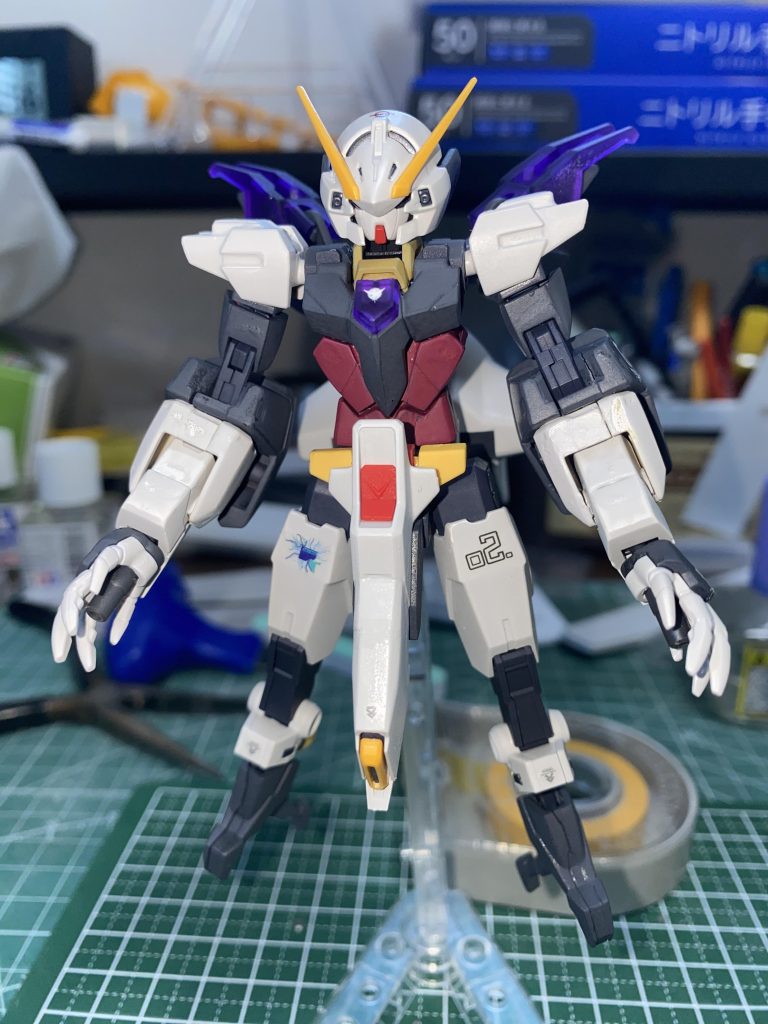 小型ながらツインドライブシステム及びトランザムを搭載また各所にGNコンデンサを装備している為稼働時間を長くしている戦況に応じてアーマーを換装する事によりあらゆる環境に対応出来る事をコンセプトとしている