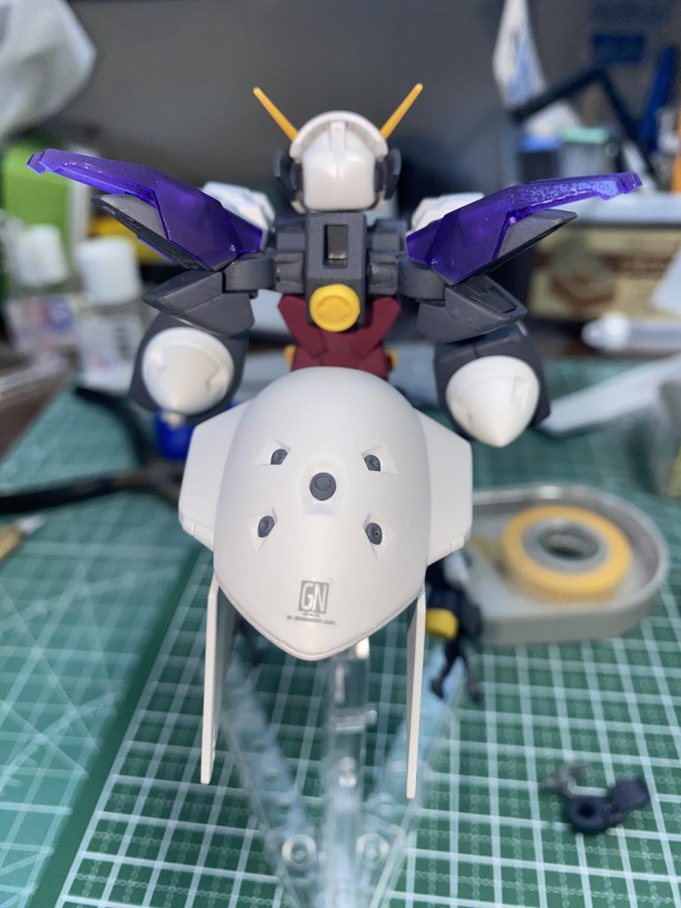 形状から頭部と腕部にアーマーは装着できない他は装着可武装は手のひらに内臓されたGNバルカンおよびGNソード