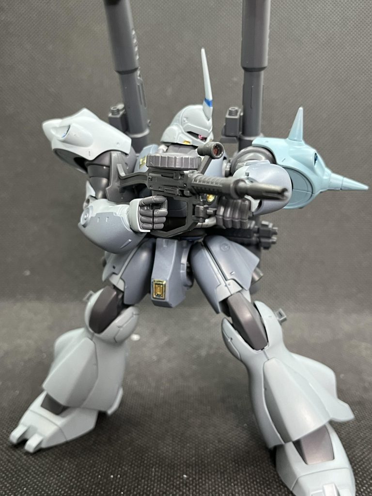 イフ装備。ザクマシンガンを構えるケンプファー