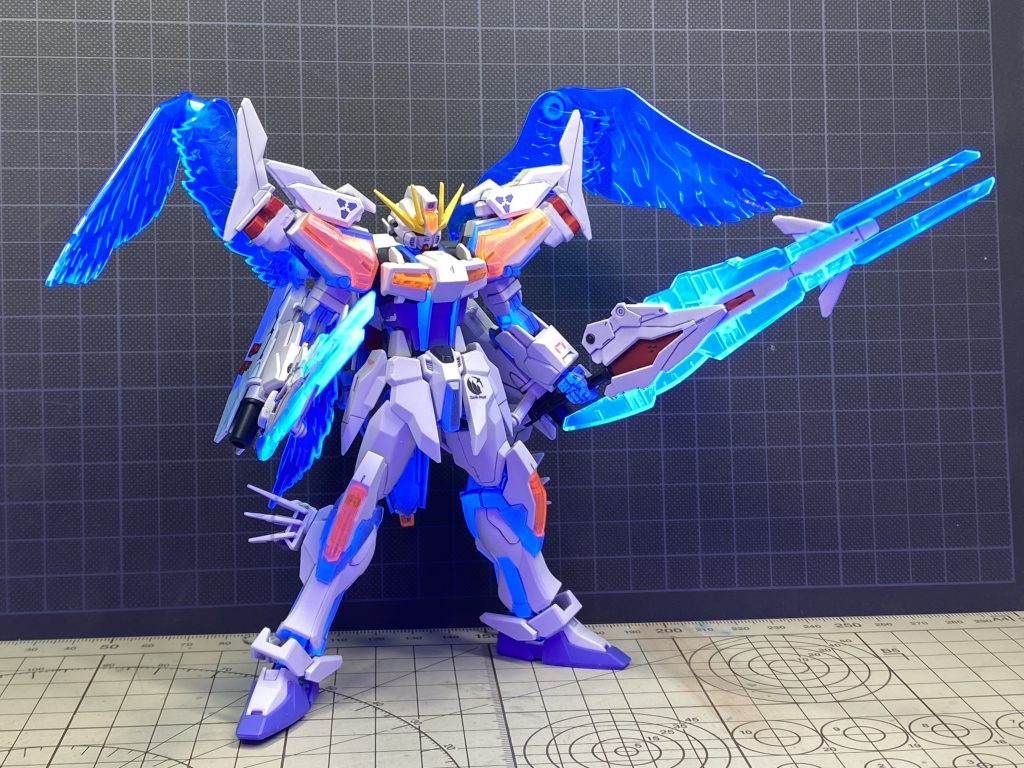 刀身はブラックライトで発光、RGシステム発動状態のヒロイックさヤバい!