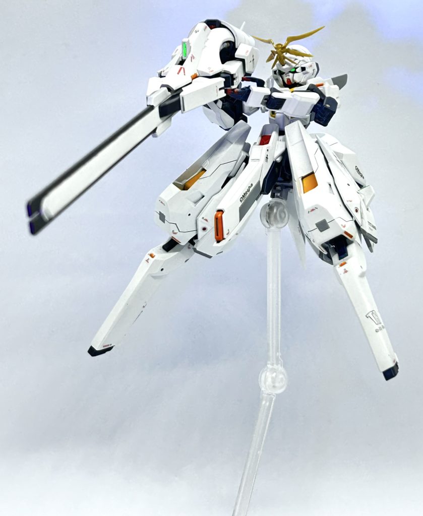 各部のセンサーはシールに蛍光グリーンを塗って貼り、ブラックライトで光るように加工しました。