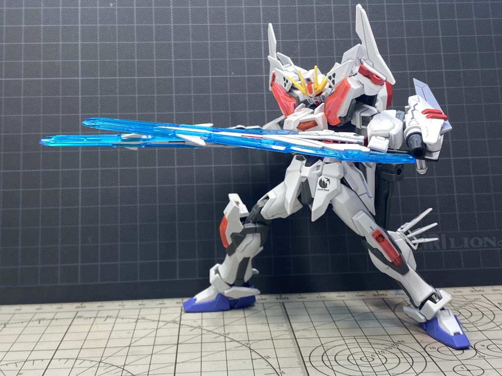 ほらかっこいい!関係ないけど、HGソードインパルスの箱絵が好きで似たようなポーズとらせちゃうんですよ。