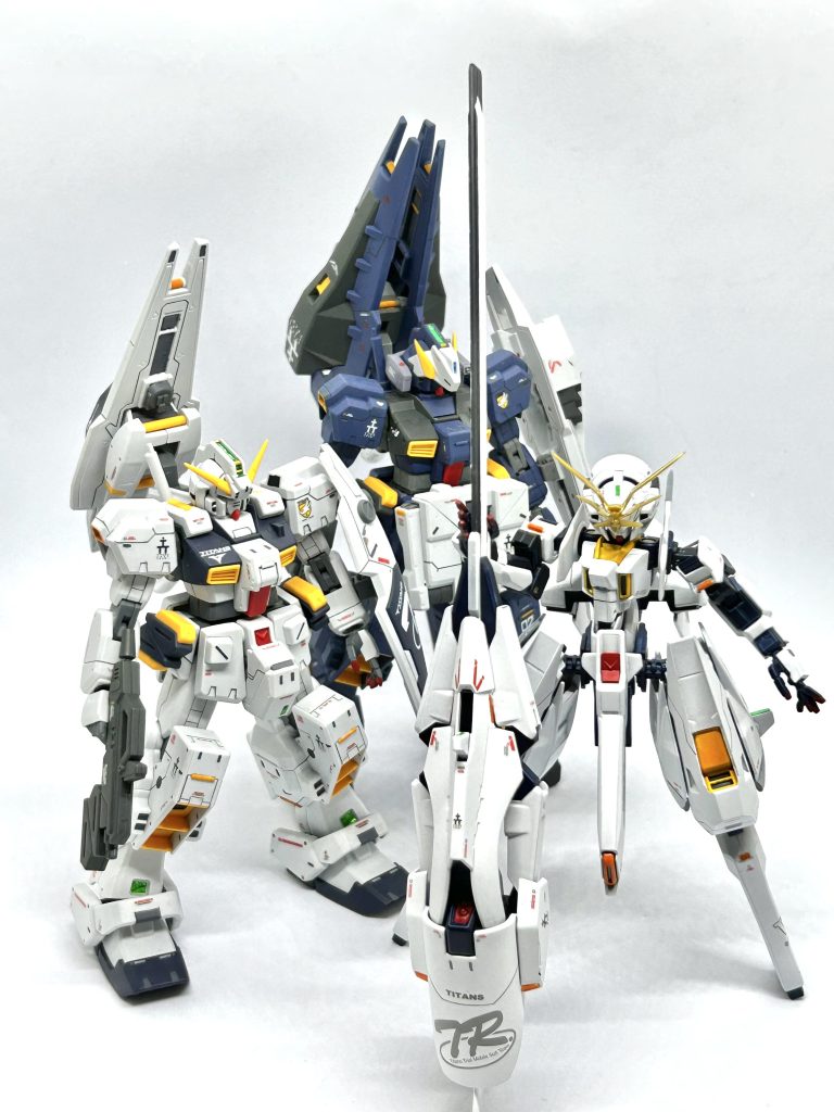 使用塗料などサフ・クラフタサーフェイサー関節部・缶グレーサフメインホワイト・アルティメットホワイトイエロー・Mrカラー（4）イエローレッド・Mrカラー（68）モンザレッド関節部・缶ブルーグレー今回の反省点は白の塗装が難しく綺麗に塗れなかった点と足を延長した部分のヤスリがけが十分でなかったので傷ができてしまった点、エアブラシ故障によりフレームの塗装が缶になってしまい仕上がりに差ができてしまったことです。次回はTR-6の高速戦闘形態かも、、、？