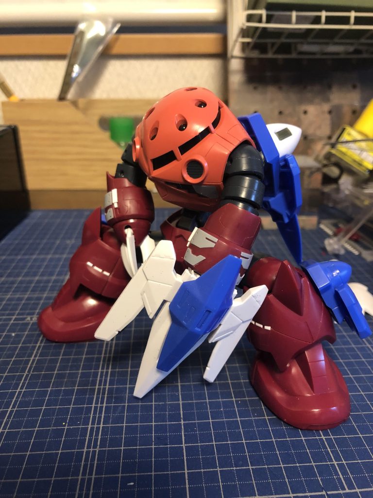 ビームサーベルはオーライザーを使用。最初は加工せず、そのままジャベリンっぽくしようと思いましたが、両端を切断し真ん中を尖らせサーベルっぽく加工しました。