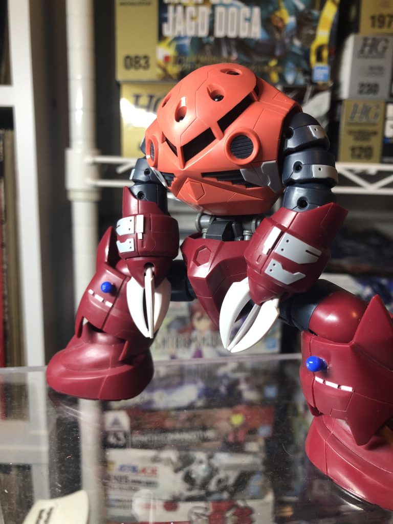 腹部は、ジャンクパーツを繋ぎ、鉄血のガンダムフレームの様なイメージになれば良いと思い製作。