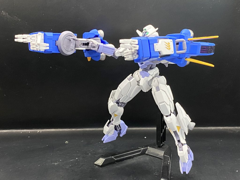 そして両腕からダブルビーム砲