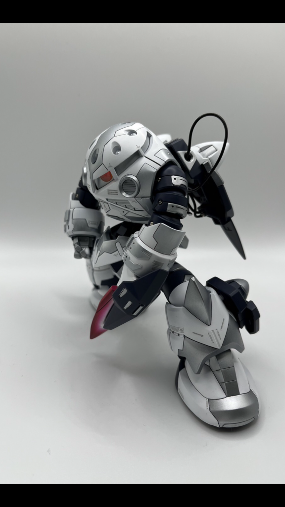 機体コンセプト:今回は、軸であるズゴックを大きく崩さない様に、且つ、よりスタイリッシュに、従来ズゴックより高スペックになる様に意識しました😊以下、妄想、if設定でございます。どうか、暖かい眼で拝見ください💦ガンダムに対抗すべく、密かにハイスペックなズゴックを製作。GNドライヴが搭載できたのは、この機体のみ。ガンダムと同等の機動力、火力を得る。カラーリングは他のズゴックとの差別化を図り、あえてガンダムのパーソナルカラーの一つである白を選択。