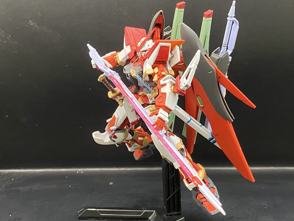 アロンダイトを構えてポーズ