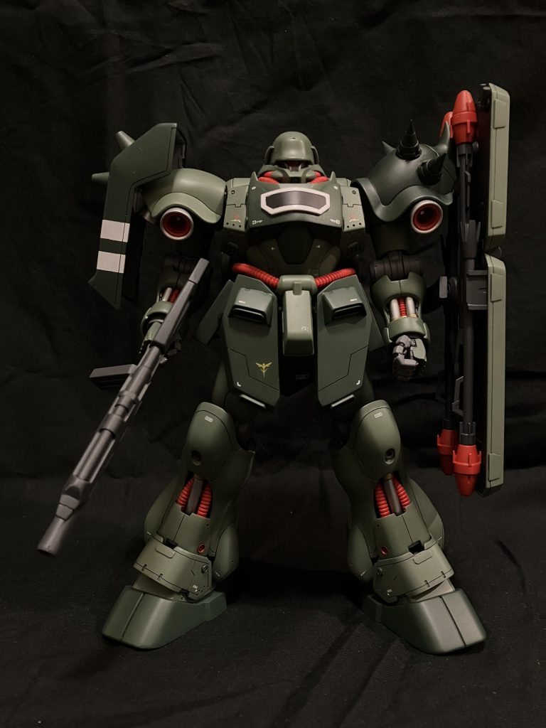 胸部のボリュームアップとフロントアーマーの大型化していますシールドのアタッチメントはプロペラントタンクに干渉するから、新しく作って取り付け位置を変えました