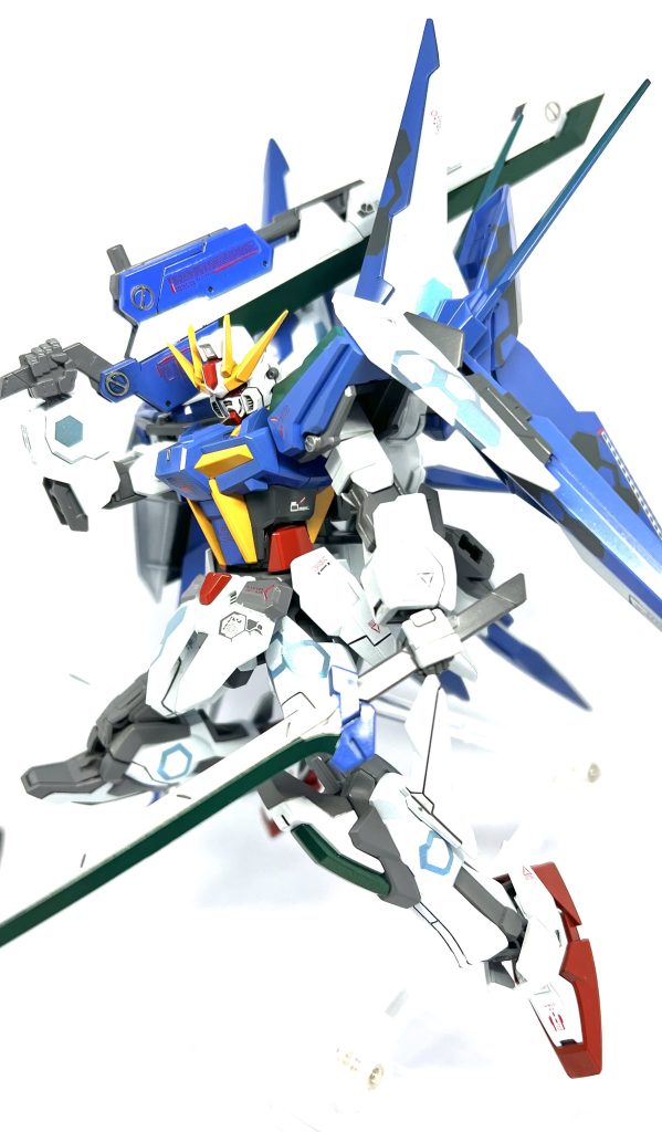 イメージはダブルオーですが、、、あんまりそれっぽくはなりませんでした。武器は色々物色した結果MSGサムライマスターソードで制作しています。GNソードっぽくなったかな？