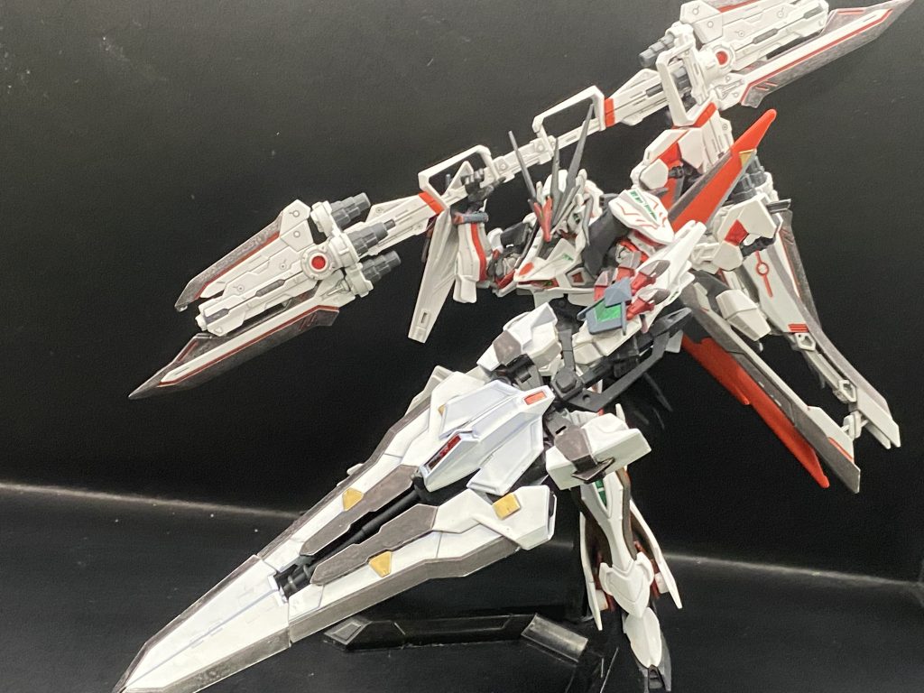 もちろんカレドヴルッフとタクティカルアームズの二刀流もできる！この２本を装備するとまさにアストレイって感じがしますね。