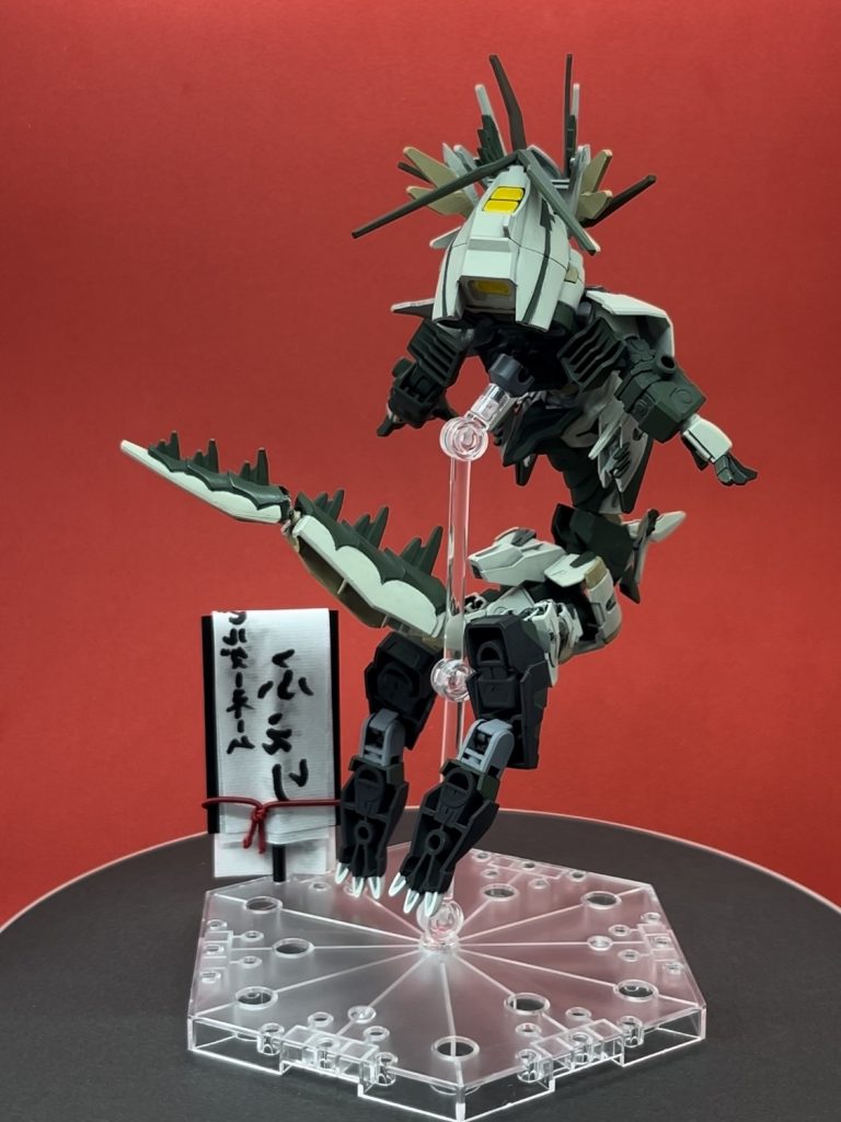 プラ板とランナーで看板を作り、習字紙を切って筆ペンで書きました。めくれるようにしたかったのですが、うまく下に垂れてくれなかったので、ゴムで止めています😅