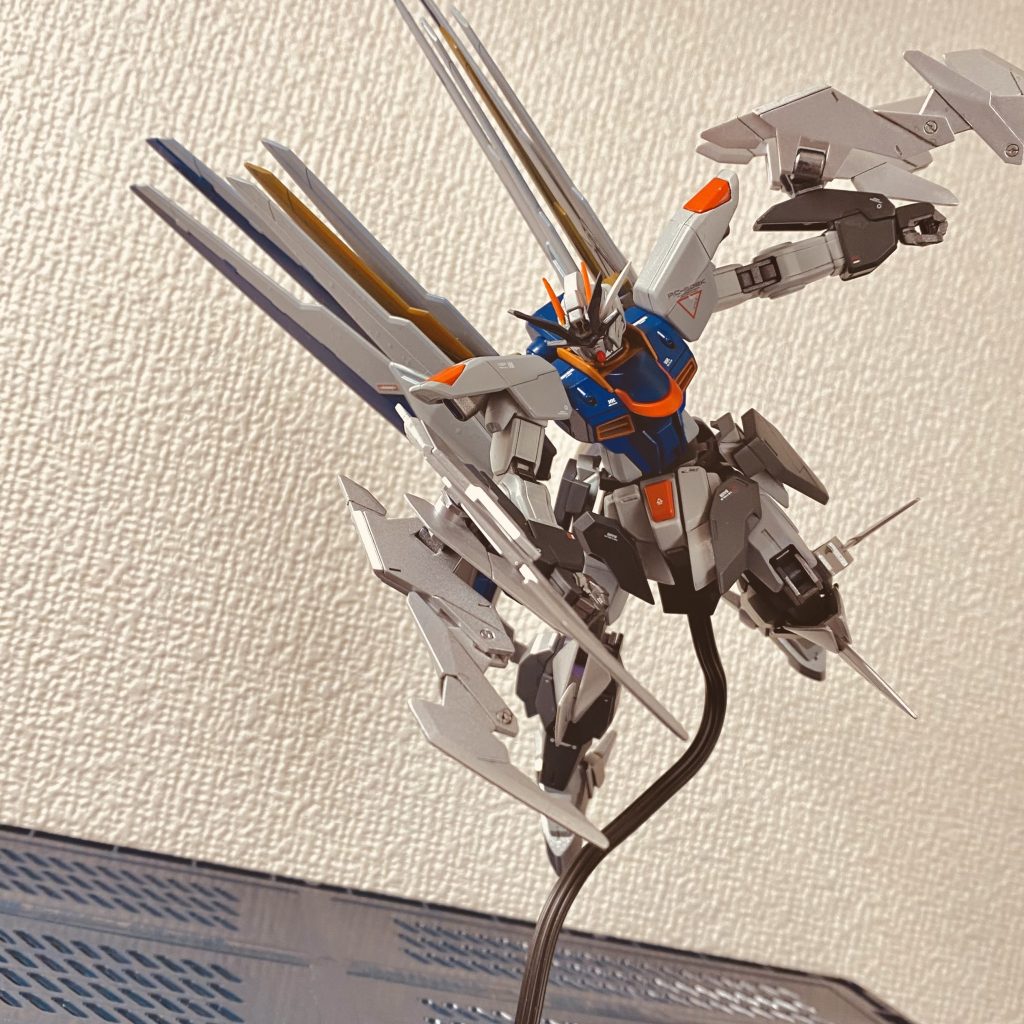 両腕のクローを展開！