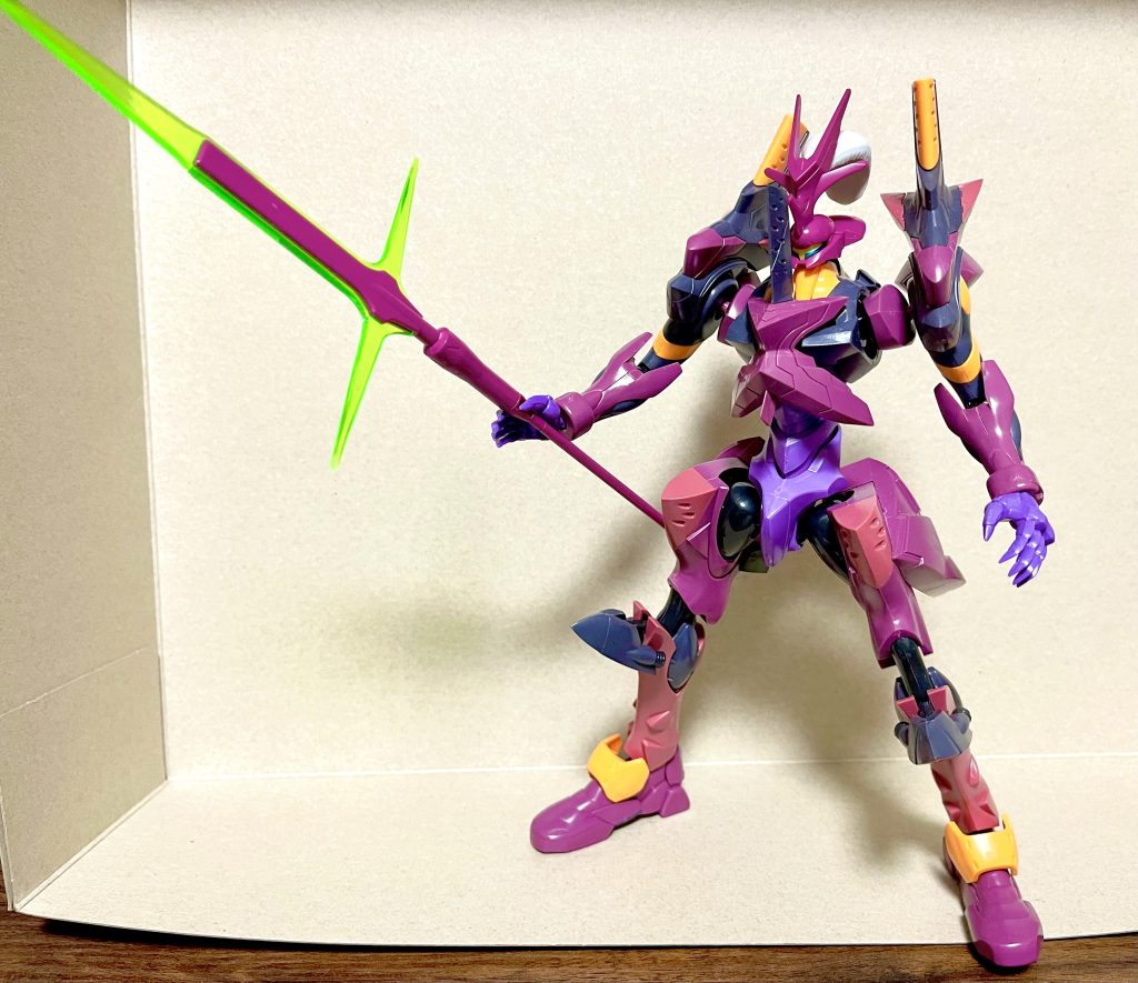 基本徒手空拳だが、流用したランスで戦闘を行う。