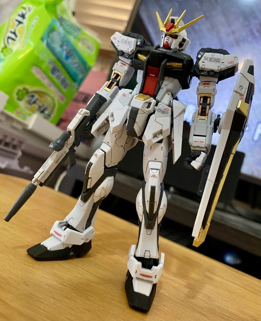 素ストライク。マーカーのブラックがすごいテカってて、下手に触るとハゲちゃうので失敗したかなと思ったけど、つや消し吹いたら何の心配もありませんでした。違和感もなく、自然な感じで落ち着いてくれました。黒と金てゴージャスだけど渋くてカッコいいよね。