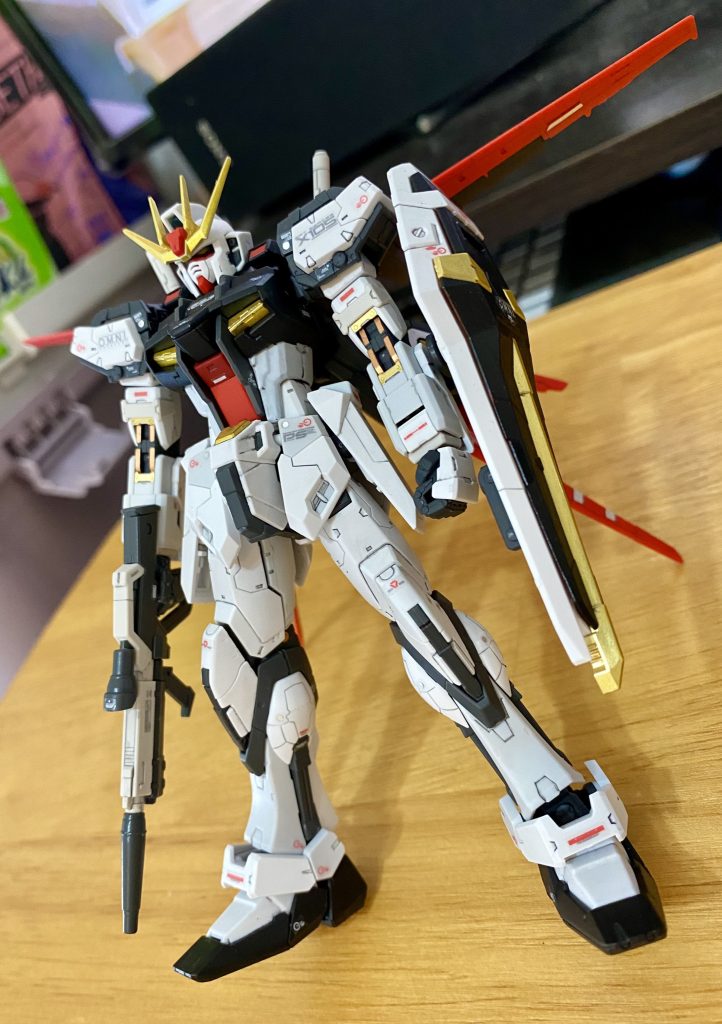 エールストライカー装備。重くて自立出来ず…今後も踏まえ、スタンドを4脚程ポチりました。