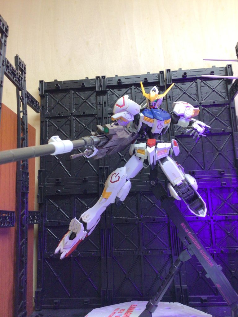 300mm滑空砲本当はバックパックからアームが伸びて支えるはずなんだけど難しいからオミット