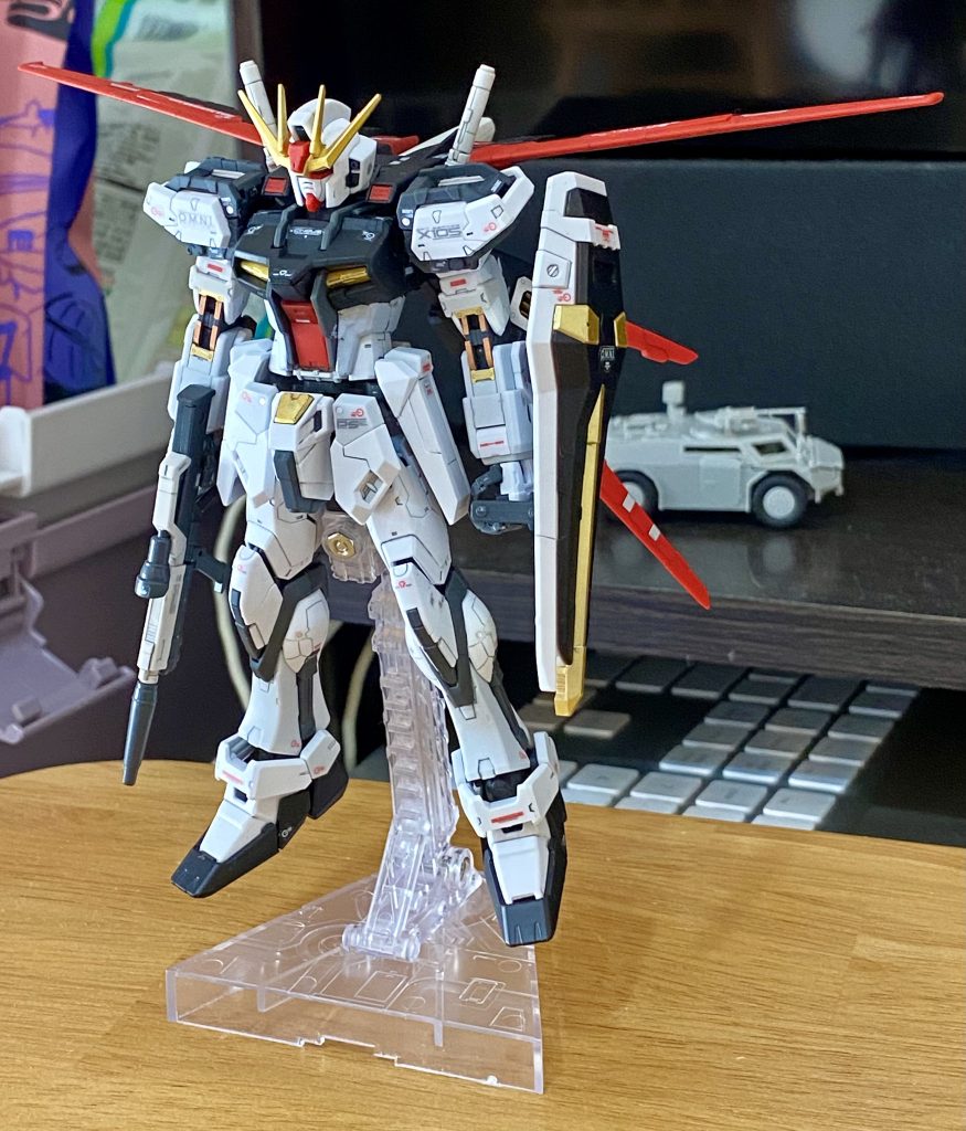 届いたので早速セッティング。いいね！後ろの車はフロントミッションジオラマ用に作成中の1/72軽装甲車。ジャングルかシティカモか塗装について思案中。