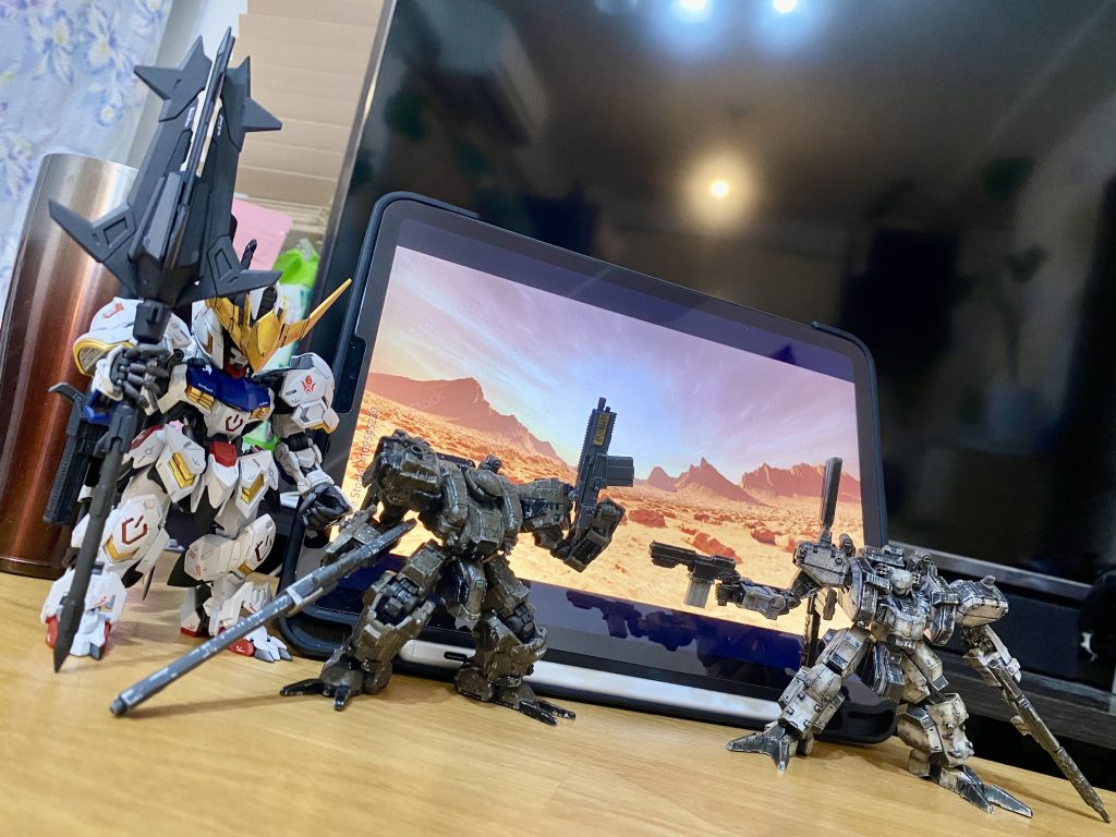 作成中だったヴァンツァーの汚し用塗料の会計しようと思ったら、レジ横にバルバトス!二度見したね。奇跡かと思った。「コレください」即買いです。記録としてバルバトスの前に作成したゼニス2機も一緒に撮影。