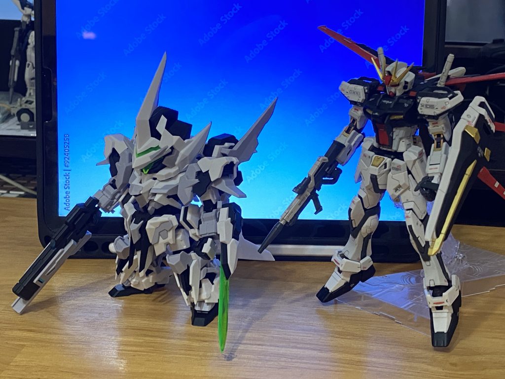 ちなみにイクスクレアは凹凸は沢山ありますがモールドはほぼ無かった気がします。スミ入れするならスジ堀りの必要があるかも。なので私はスミ入れなし。練習でデカール貼れば良かったかなと、ちょっと後悔が残りますな。