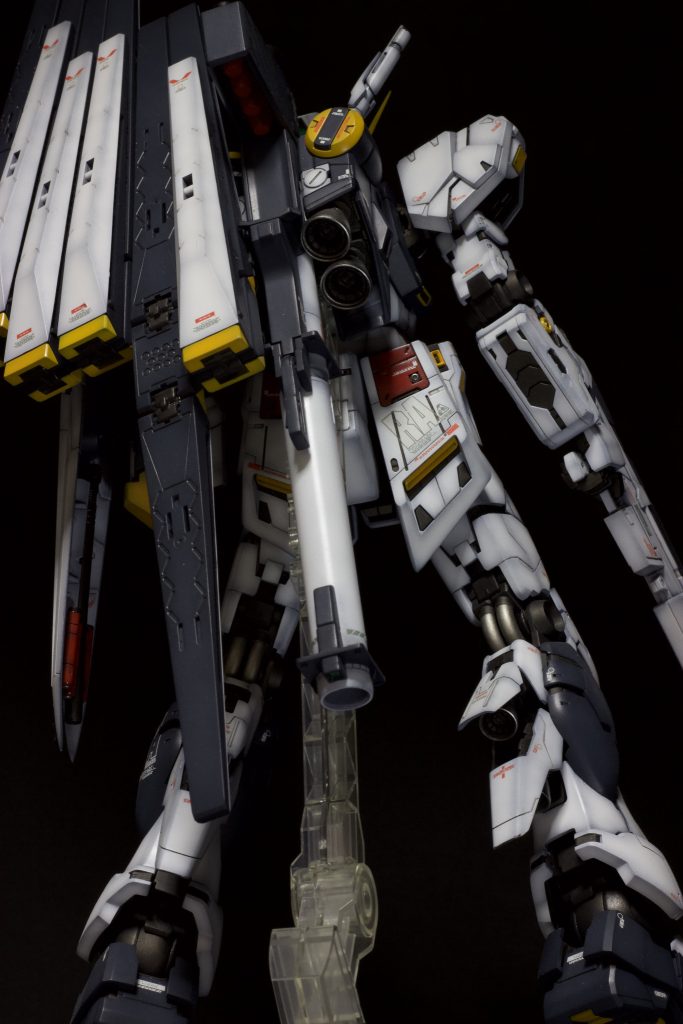 バーニアをビルドパーツに変更しました。当時はMGver.1.0を改修した作例がホビージャパンに載っているのを見て憧れた記憶があり、ver.kaはとても素晴らしい出来で余りいじる所のない優秀なキットでした！最後まで閲覧ありがとうございました！