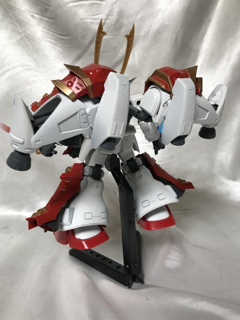 背面は割と試作二号機のまま。甲冑の赤がなかなか乗らなくてかなり厚塗りになったんですが、逆に質感がそれっぽくなって助かりましたw