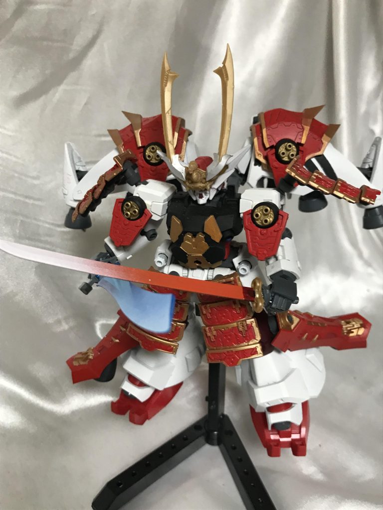 赤熱刀にしようとしたんですがクリアレッド吹いたらめっちゃ返り血っぽくなったんでこういう配色に。実は頭だけGP羅刹です。