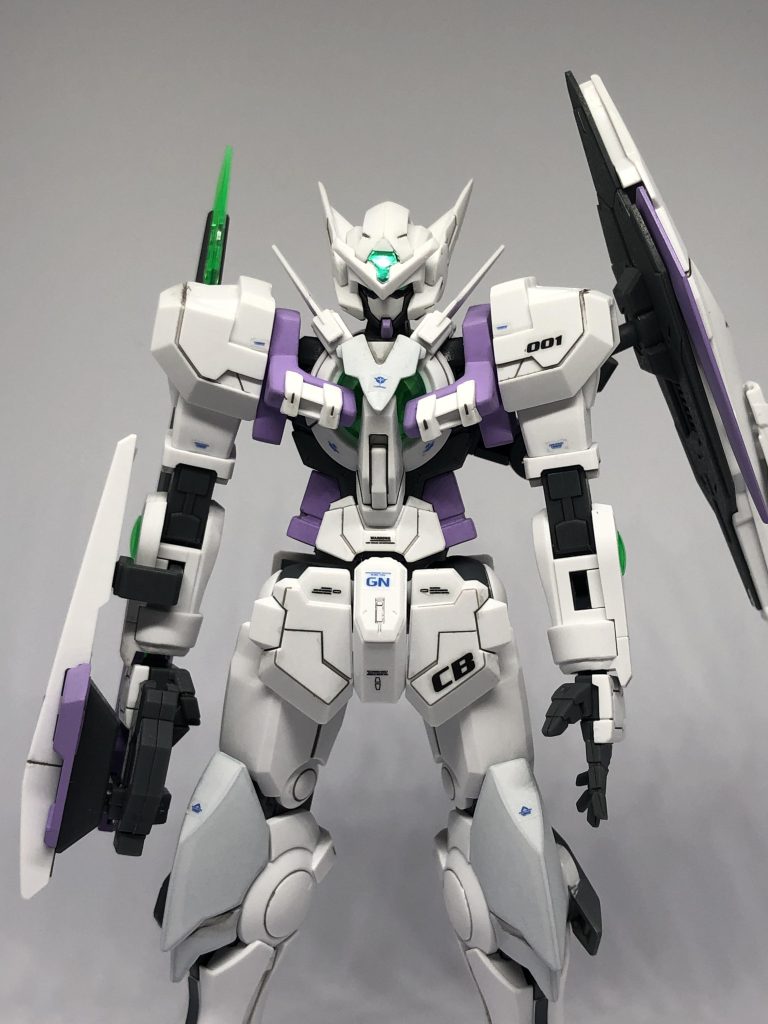 正面。デカールはRGエクシアのリアリスティックデカール、OO系のガンダムデカール等を使用。