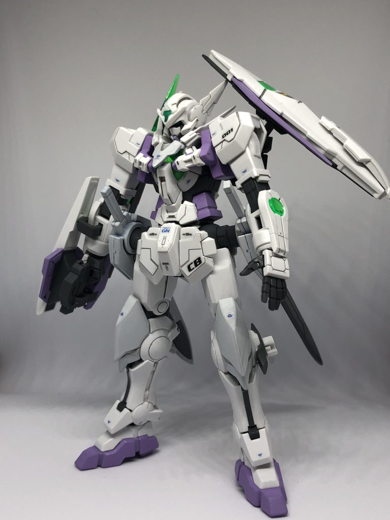 専用ブレイド、GNビームサーベル装備。