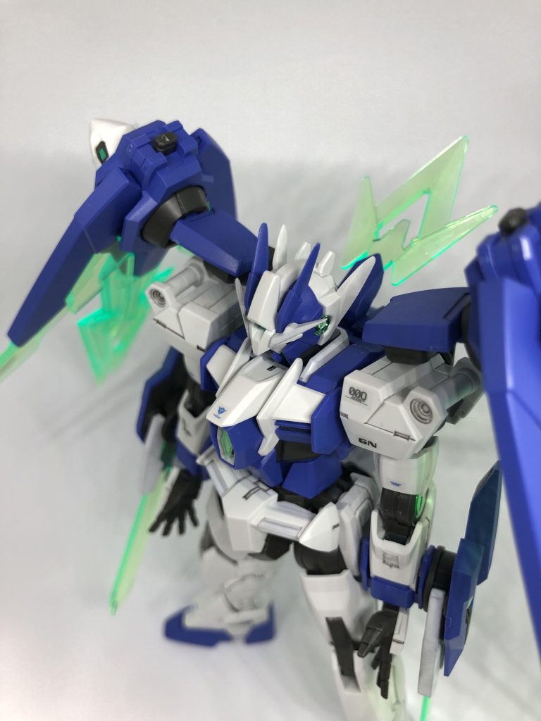 デカールは余っていたRGクアンタのリアリスティックデカールを貼りました。