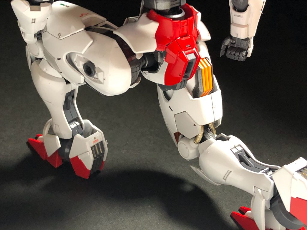 エアリアルは後ろ姿も好きです。パイプ部分にゴールドを挿し色に。